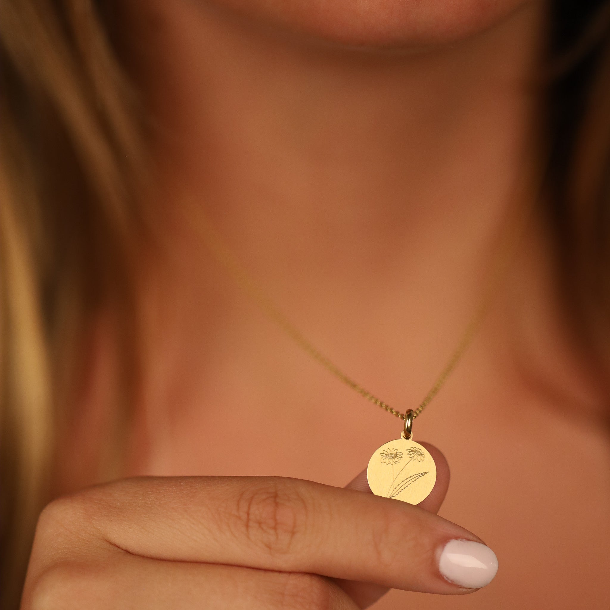 DAISY BIRTH-FLOWER PENDANT - Inspiration Co.