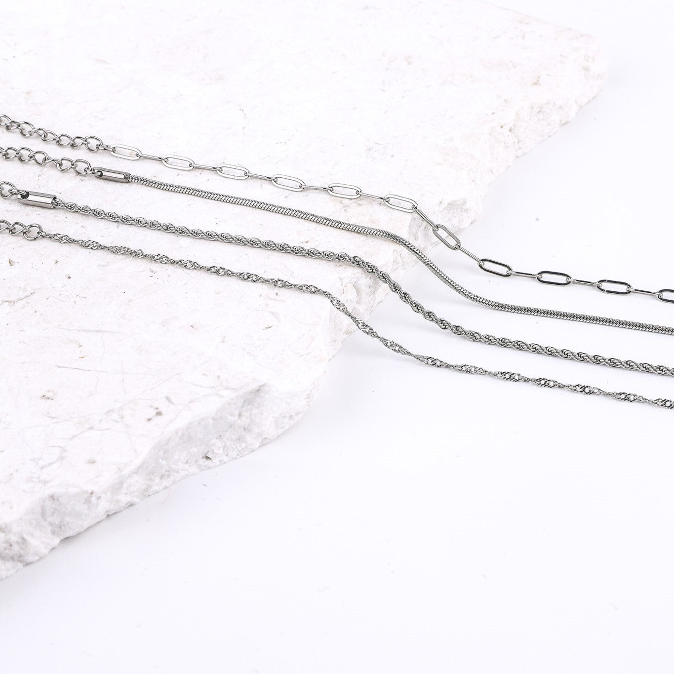 PAPERCLIP ACCENT CHAIN BRACELET - Inspiration Co.