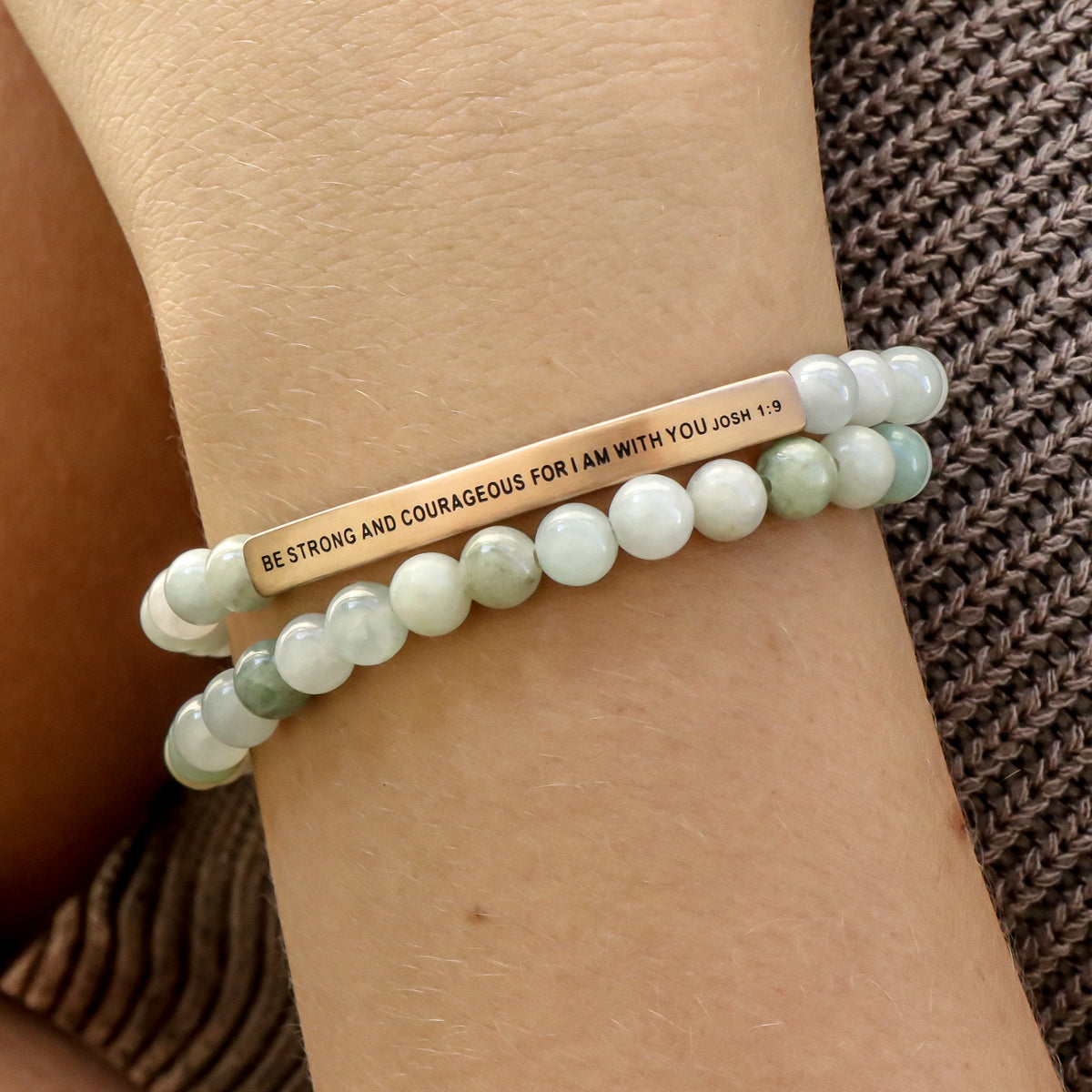 Motivational jewelry with engraving