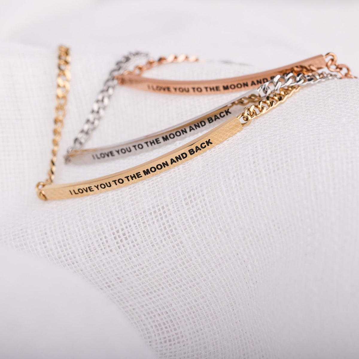 I LOVE YOU TO THE MOON AND BACK- DAINTY CHAIN BRACELET 